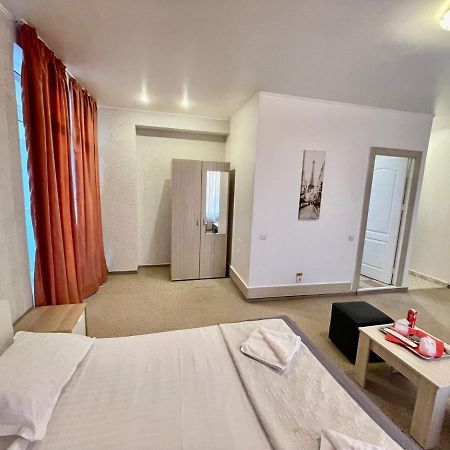 Hotel Mon Caprice Bucureşti Ngoại thất bức ảnh